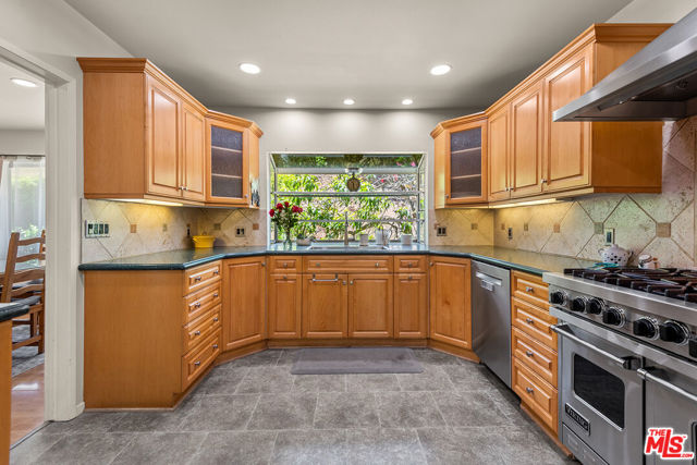 1109 Chantilly Road, Los Angeles CA: https://media.crmls.org/mediaz/2ed83d3a-5009-47b0-a8d2-caa581a9188e.jpg