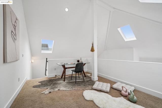 2104 6Th St, Berkeley CA: https://media.crmls.org/mediaz/2ed8709b-e7b2-4720-908c-a6c5a62efef5.jpg