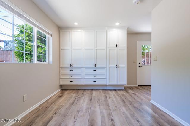 3242 Hereford Court, Simi Valley CA: https://media.crmls.org/mediaz/2ed877e8-72b5-4ac4-aa77-a4f63900580f.jpg