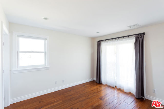 702 Pacific Ave., Venice CA: https://media.crmls.org/mediaz/2ed8dca5-a5fb-4093-8dc4-89c051b67a5c.jpg