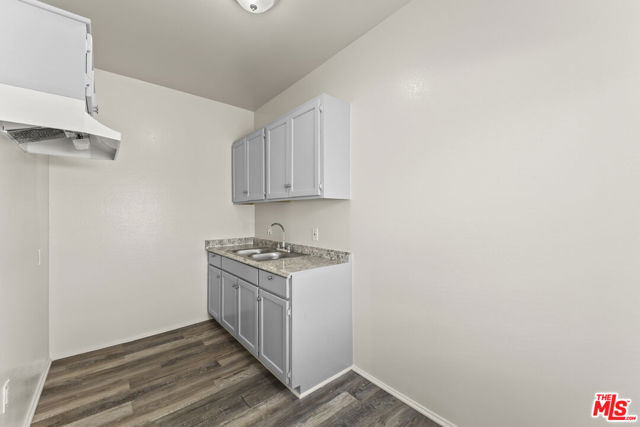 842 W 83rd Street, Los Angeles CA: https://media.crmls.org/mediaz/2ed8e13e-5e38-4906-8515-91ed7dfb9c74.jpg