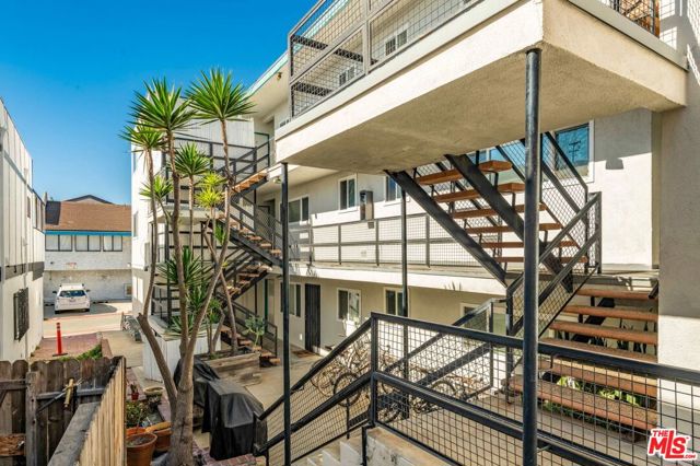 150 10TH Street, Hermosa Beach, California 90254, ,Residential Income,Sold,10TH,22127457