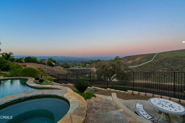 490 Peter Place, Simi Valley CA: https://media.crmls.org/mediaz/2ed9efdc-112d-4f57-9db7-042dc0113a4b.jpg