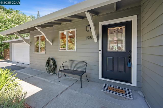 196 Miramonte Rd, Walnut Creek CA: https://media.crmls.org/mediaz/2eda1b64-f9b1-4088-98dd-242fccbd0e9d.jpg