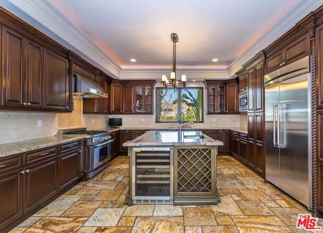 5427 Genesta Avenue, Encino CA: https://media.crmls.org/mediaz/2edaaf0d-64f7-4bc1-9ade-db465e5bc35b.jpg
