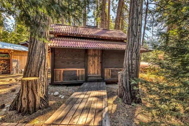 26299 Tahquitz Drive, Idyllwild CA: https://media.crmls.org/mediaz/2edae086-e542-4dd3-971c-debfa631b89c.jpg