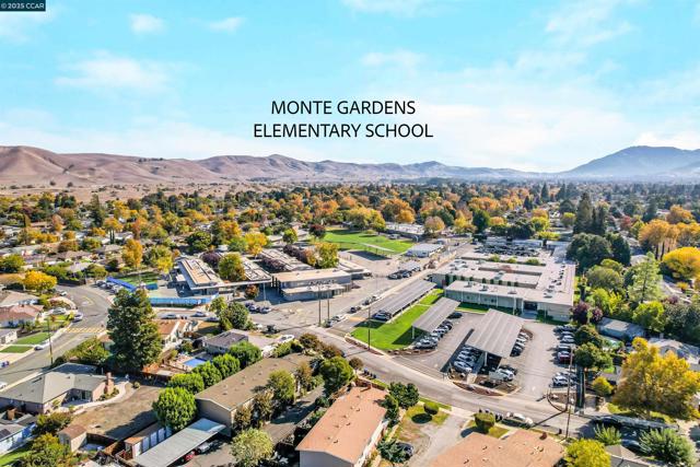 3712 Willow Pass Rd, Concord CA: https://media.crmls.org/mediaz/2edaf407-b982-4432-af57-350dbbc8917d.jpg