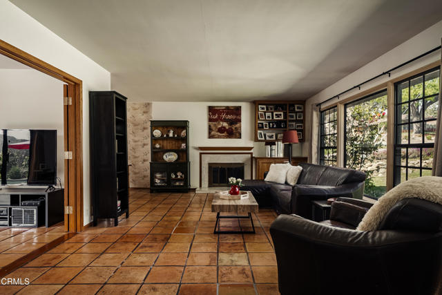 Detail Gallery Image 5 of 29 For 3818 Altura Ave, La Crescenta,  CA 91214 - 3 Beds | 2 Baths