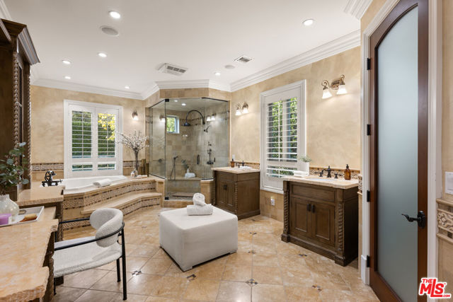 13845 Magnolia Boulevard, Sherman Oaks CA: https://media.crmls.org/mediaz/2edaff6a-685a-4b93-b699-b97a2a39ffa7.jpg