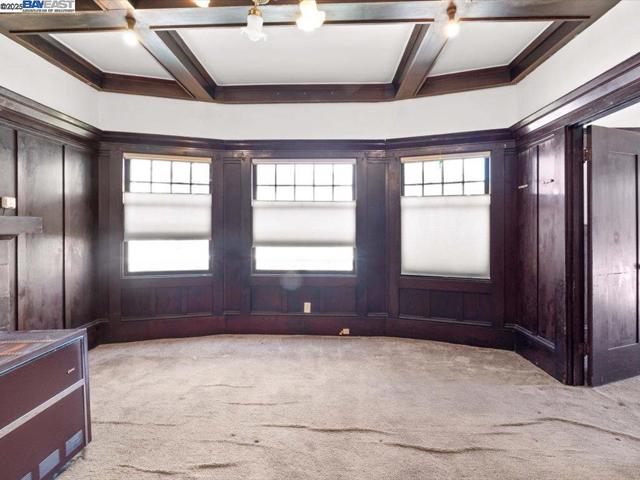 1013 Chestnut St, Oakland CA: https://media.crmls.org/mediaz/2edb2a22-e2bd-4324-8367-f1f964212908.jpg