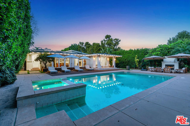 10424 Valley Spring Lane, Toluca Lake CA: https://media.crmls.org/mediaz/2edb2a99-8f60-4892-a261-f6cbca50d9b2.jpg