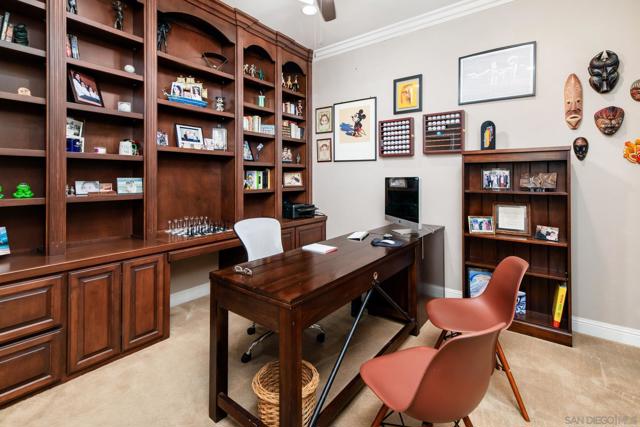 5255 Greenwillow Ln, San Diego CA: https://media.crmls.org/mediaz/2edbceba-8aeb-4c58-b20a-67a27b35efd3.jpg