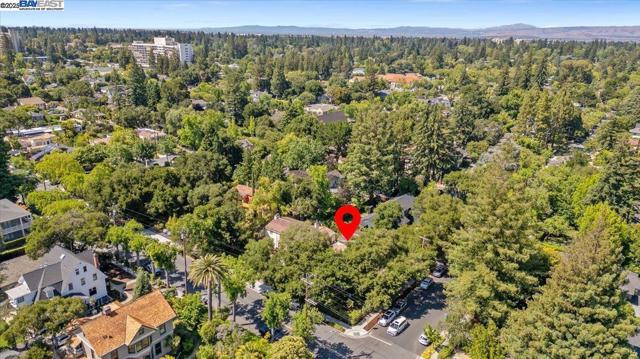 405 Kingsley Ave, Palo Alto CA: https://media.crmls.org/mediaz/2edc471e-cc3c-464b-b3e4-c61930be6226.jpg