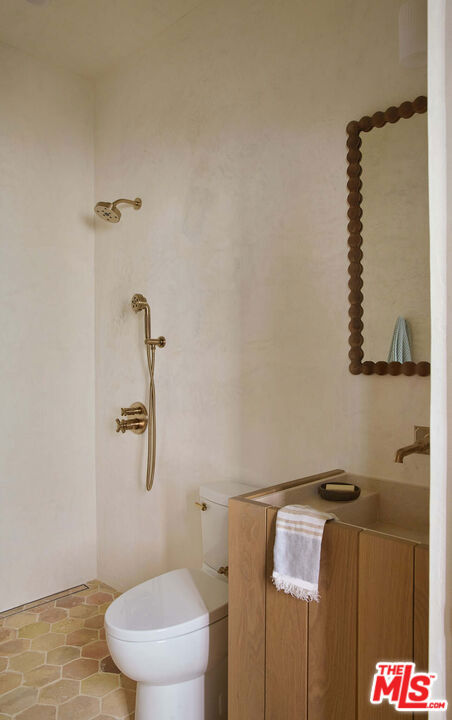 7841 Stewart Avenue, Los Angeles CA: https://media.crmls.org/mediaz/2edc4725-61a0-4807-8c91-14b02e0d7dcc.jpg