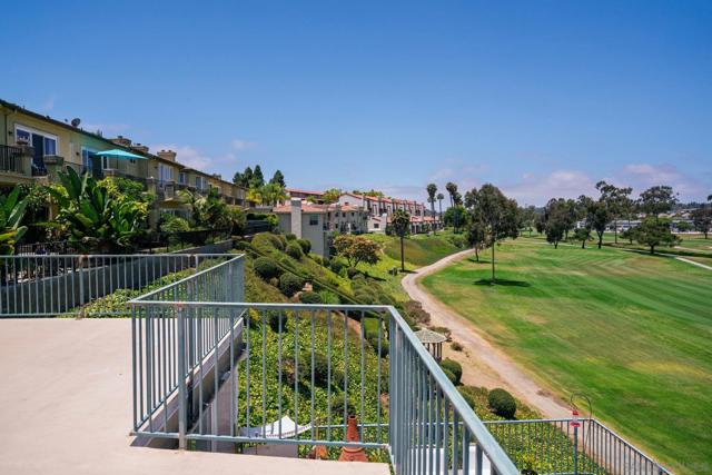 2544 Navarra Rd, Carlsbad CA: https://media.crmls.org/mediaz/2edc6868-39fe-468a-9327-ae4d06af5e70.jpg