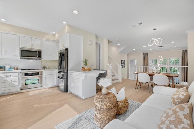 1180 Glin Terrace, Sunnyvale CA: https://media.crmls.org/mediaz/2edcdcf9-63e7-4339-9246-077e6dc82d21.jpg