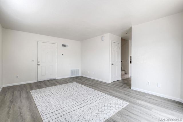 1415 17 Flag Ln, El Cajon CA: https://media.crmls.org/mediaz/2edd06f5-bd33-4582-968a-36e4b1e0b757.jpg