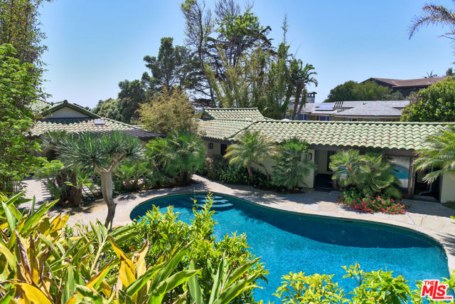 7221 Birdview Avenue, Malibu CA: https://media.crmls.org/mediaz/2edd4d9f-f6ff-4d1b-908a-d59aa72374f0.jpg