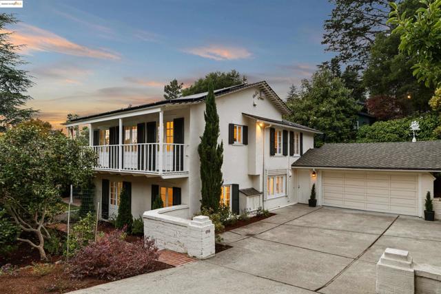 5701 La Salle Ave, Oakland CA: https://media.crmls.org/mediaz/2edd5762-b26f-4754-98ac-104c23b3ffab.jpg