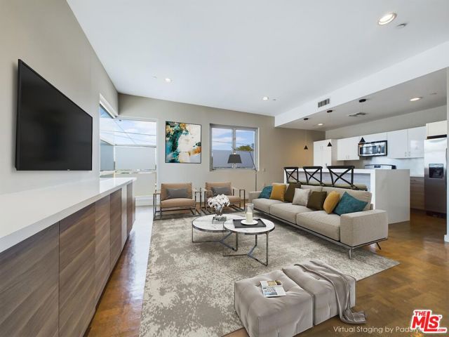3130 Hutchison Avenue, Los Angeles CA: https://media.crmls.org/mediaz/2edd6e0c-bfc9-4269-802f-cc2ef0a5e3d0.jpg