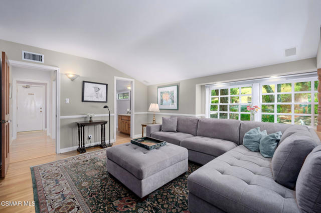 22101 Mulholland Drive, Woodland Hills CA: https://media.crmls.org/mediaz/2ede1ec2-2605-4e7f-902c-7038ec525e07.jpg