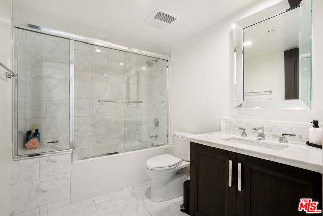 10523 Ashton Avenue, Los Angeles CA: https://media.crmls.org/mediaz/2ede5b1e-437e-405d-b8d9-23a9efec7d2a.jpg
