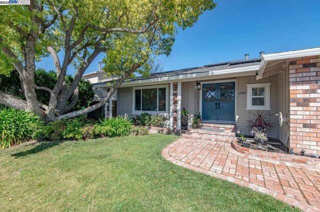 6767 Taffy Ct, Pleasanton CA: https://media.crmls.org/mediaz/2ede8a3d-bba5-4471-aaaa-d9910fef26bb.jpg