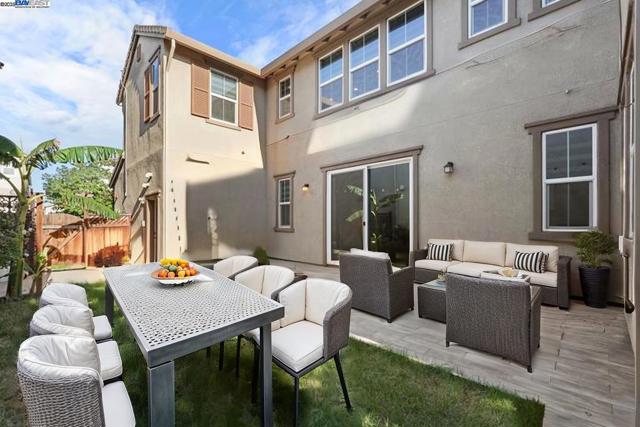 1025 S Fowler Ln, Mountain House CA: https://media.crmls.org/mediaz/2eded95c-4d16-4189-b0b8-6328e7fb8e76.jpg