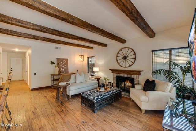 12208 Cherry Grove Street, Moorpark CA: https://media.crmls.org/mediaz/2edf00b7-09d7-4631-90f5-77f39f408f29.jpg