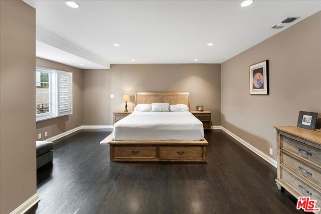 314 S Glenroy Avenue, Los Angeles CA: https://media.crmls.org/mediaz/2edf6382-685f-4956-ae12-737ac09f6927.jpg