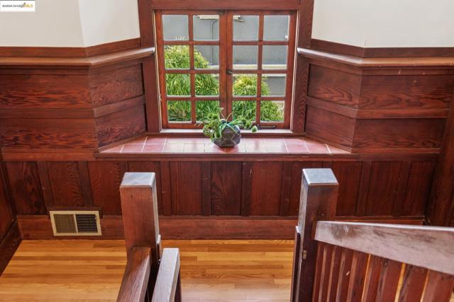 1309 Arch St, Berkeley CA: https://media.crmls.org/mediaz/2edf7476-12cc-4719-9b11-78e92cdb4c1a.jpg
