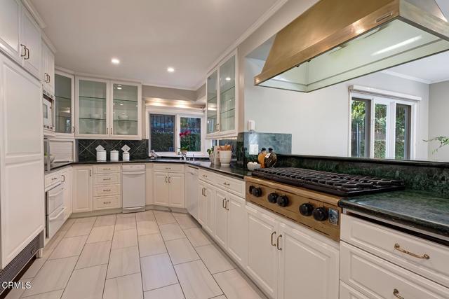 423 Lakeview Road, Pasadena CA: https://media.crmls.org/mediaz/2edf80af-d2a5-419c-aa88-4ecf98194465.jpg