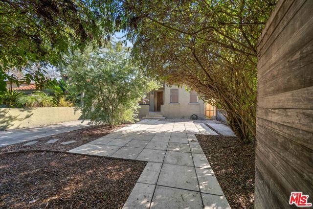 3000 Finch Street, Los Angeles CA: https://media.crmls.org/mediaz/2ee0a001-e100-48cd-9134-2216dcea7635.jpg