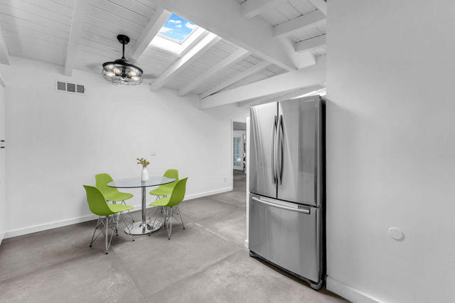 1075 E Sunny Dunes Road, Palm Springs, CA 92264