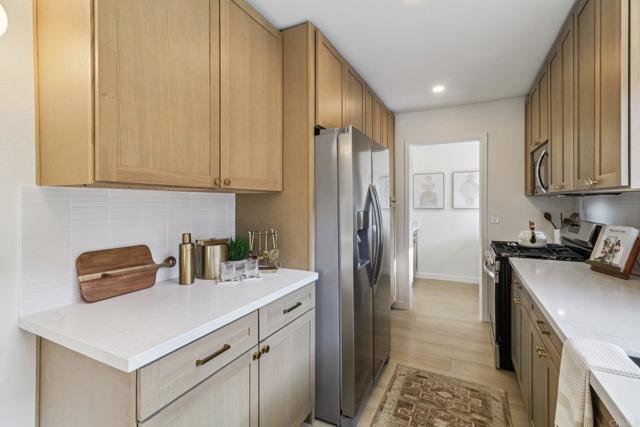 Detail Gallery Image 10 of 36 For 737 Nob Cir, Vista,  CA 92084 - 2 Beds | 2 Baths