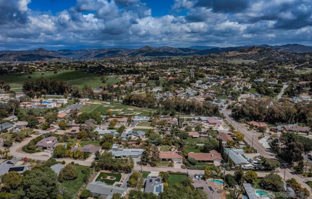1654 Palomino Ln, Escondido CA: https://media.crmls.org/mediaz/2ee1f1e8-0b93-4e16-a55d-b73bb4141b2d.jpg
