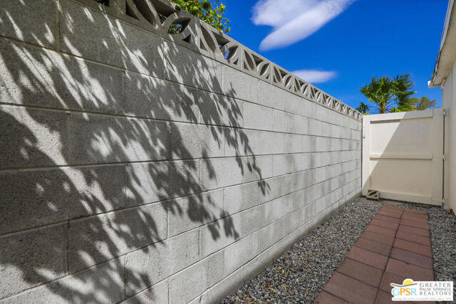69421 Poolside Drive, Desert Hot Springs CA: https://media.crmls.org/mediaz/2ee1f8fb-31de-47bb-8799-b63b15845ee4.jpg