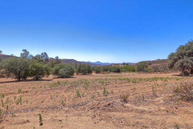 25861 E Old Julian Hwy, Ramona CA: https://media.crmls.org/mediaz/2ee27aa7-8e43-4786-abaa-f87a3de04278.jpg