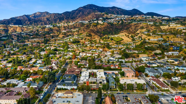 125 W Mountain Street, Glendale CA: https://media.crmls.org/mediaz/2ee2f197-4565-4d83-9b05-4aabf5498ccd.jpg