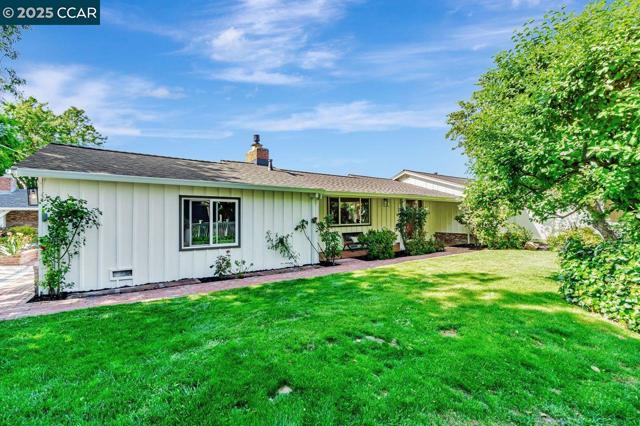 3338 Carlyle Ter, Lafayette CA: https://media.crmls.org/mediaz/2ee30102-f9a8-4bb9-a0fa-c8b837b6fbe8.jpg