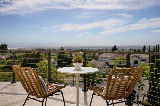 1615 Vinehill Court, Fremont CA: https://media.crmls.org/mediaz/2ee34f78-3f5b-4583-afd5-da98e15f64dd.jpg