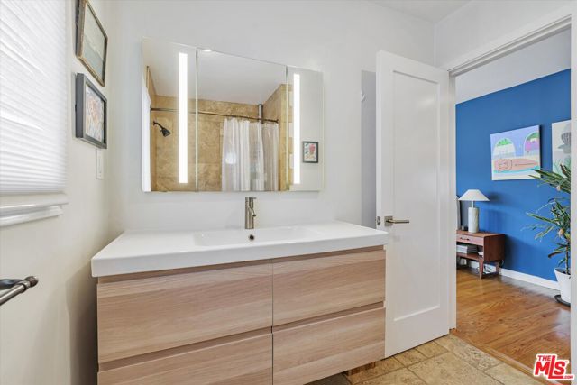 2316 Laurelmont Place, Los Angeles CA: https://media.crmls.org/mediaz/2ee3c2ac-18cb-4247-b5fe-c1d8f7c5e539.jpg