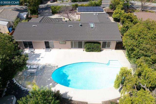 3231 Quandt Rd, Lafayette CA: https://media.crmls.org/mediaz/2ee409a5-52c1-4c96-94d8-6d7b4752856c.jpg
