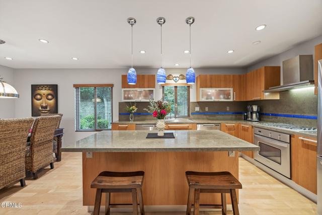 1157 Via Colinas, Westlake Village CA: https://media.crmls.org/mediaz/2ee47365-b381-4323-97e9-770a0a33c4d6.jpg