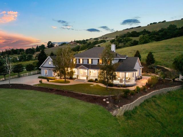 9560 Via Del Oro, Gilroy CA: https://media.crmls.org/mediaz/2ee4a6bd-bec5-4b0c-b5c5-a127ef1dbc5b.jpg
