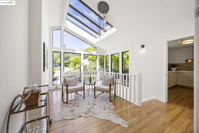 38 La Salle Ave, Piedmont CA: https://media.crmls.org/mediaz/2ee4b877-edd5-4025-9297-2c5617747aee.jpg
