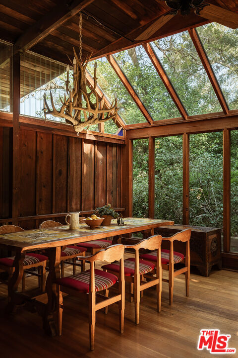 10412 Hebron Lane, Los Angeles CA: https://media.crmls.org/mediaz/2ee50c47-f454-4f79-9759-8fb8e439093e.jpg