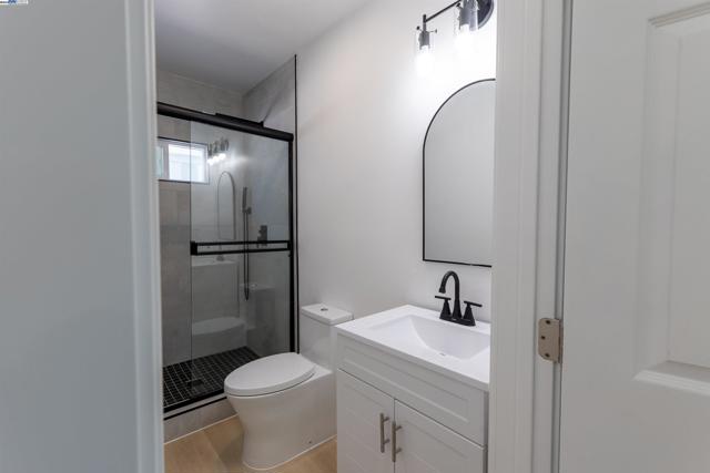1276 64Th Ave, Oakland CA: https://media.crmls.org/mediaz/2ee5639d-ba0b-4f3a-b6c0-588efa9d5364.jpg