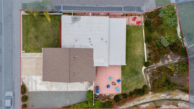 271 E Rienstra Street, Chula Vista CA: https://media.crmls.org/mediaz/2ee588eb-fd8f-4b3a-8ad9-591ad2540e26.jpg