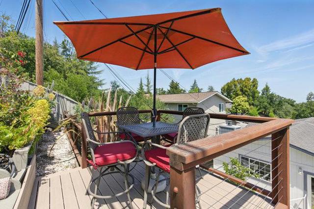 698 Emerald Hill Road, Redwood City CA: https://media.crmls.org/mediaz/2ee5d1f1-9d2a-4923-856e-382dd68c38a8.jpg